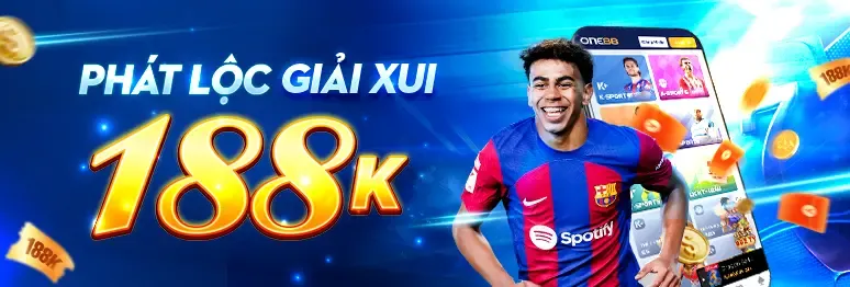 Đội game eSports đang thi đấu trong không gian hiện đại
